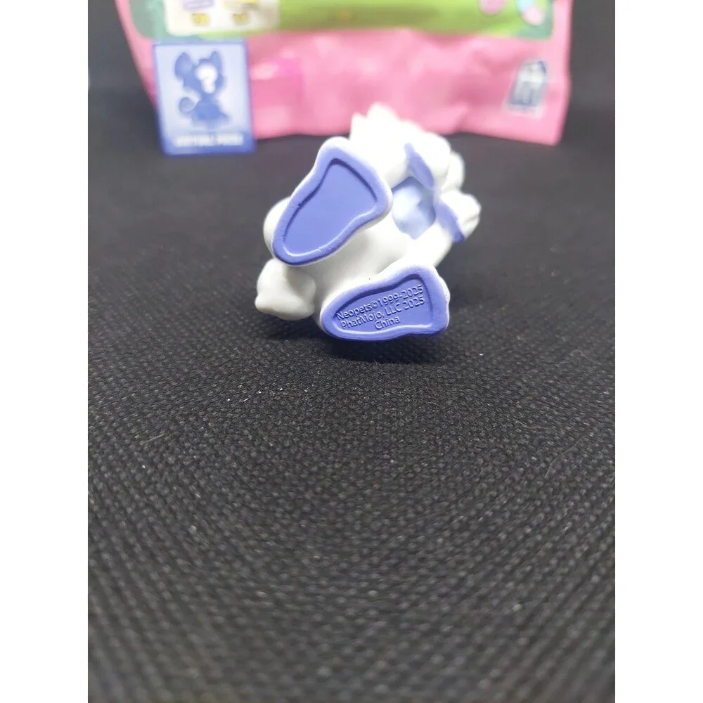 Neopets Phatmojo Minifigure Blind Bag Cybunny with Bag and Code